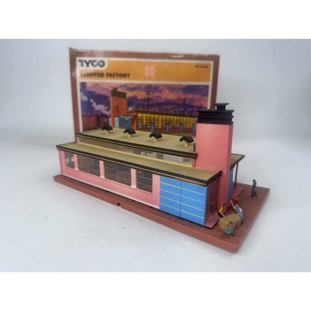TYCO HO Scale Lighted Factory Accessory Building Model #940 - Picture 5 of 13